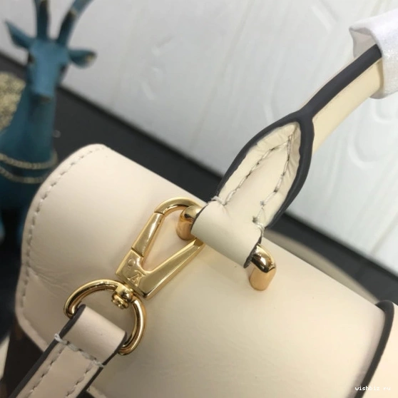 WIS BB LOUIS VUITTON LOCKY 0824